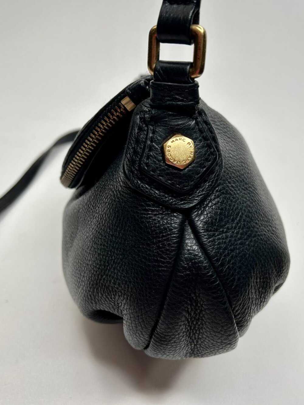Marc by MARC JACOBS Classic Small Version Q Natasha Crossbody Black Leather Bag - Picture 3 of 12